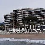 Lägenhet Great Waterfront In Boccacabana Cannes